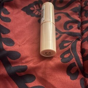 Revolution Fast Base Concealer - Shade F4